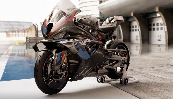 BMW M 1000 RR: la supermoto della polizia inglese per pattugliare le strade - Foto 4 di 7