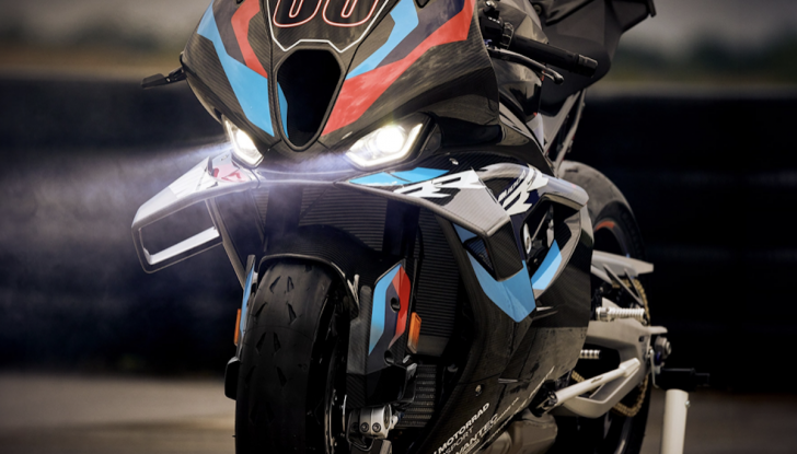 BMW M 1000 RR: la supermoto della polizia inglese per pattugliare le strade - Foto 5 di 7