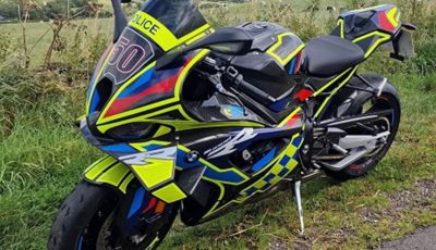 BMW M 1000 RR: la supermoto della polizia inglese per pattugliare le strade