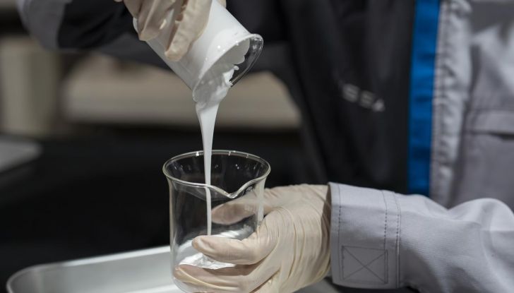 Nissan testa la vernice refrigerante sulle sue auto - Foto 13 di 60