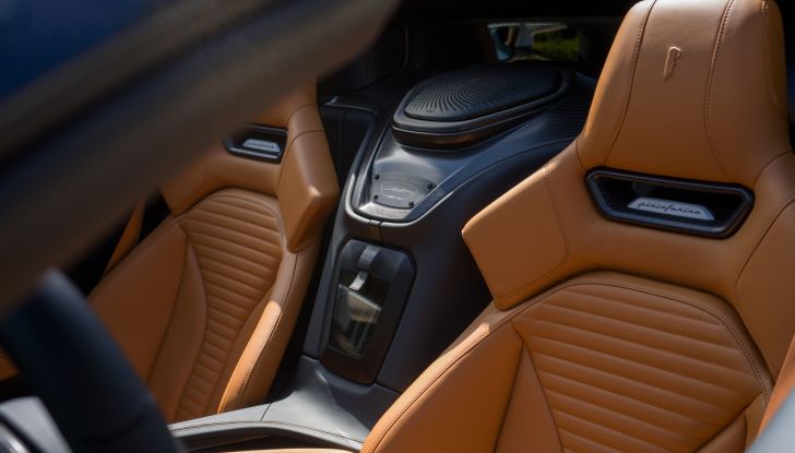 Pininfarina Battista Targamerica: caratteristiche, design, abitacolo, motori e prestazioni - Foto 21 di 31