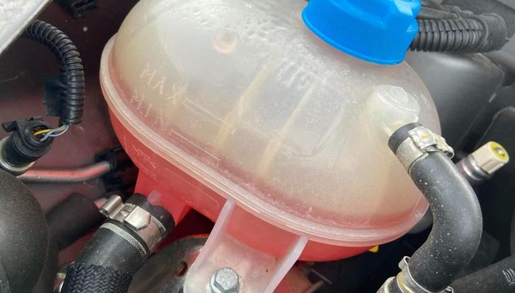 Radiatore auto: cos’è, a cosa serve e problemi comuni - Foto 12 di 16