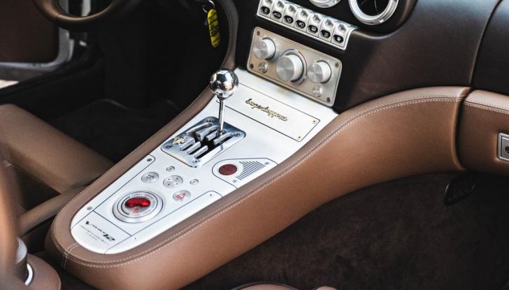 Touring Superleggera Veloce12: caratteristiche, design, abitacolo, motore, prestazioni e prezzo - Foto 55 di 56