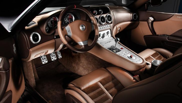 Touring Superleggera Veloce12: caratteristiche, design, abitacolo, motore, prestazioni e prezzo - Foto 7 di 56