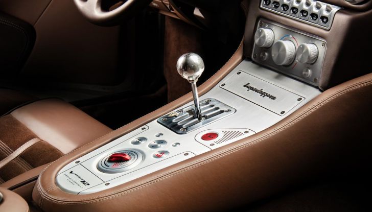 Touring Superleggera Veloce12: caratteristiche, design, abitacolo, motore, prestazioni e prezzo - Foto 8 di 56