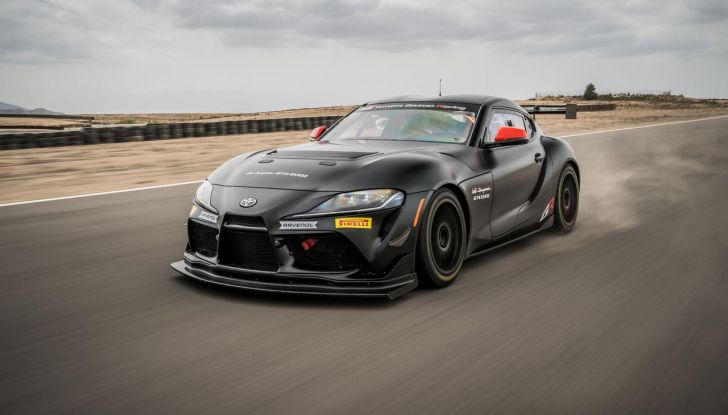 Toyota GR Supra GT4 EVO2: caratteristiche, design, abitacolo, motore, prestazioni e prezzo - Foto 2 di 18