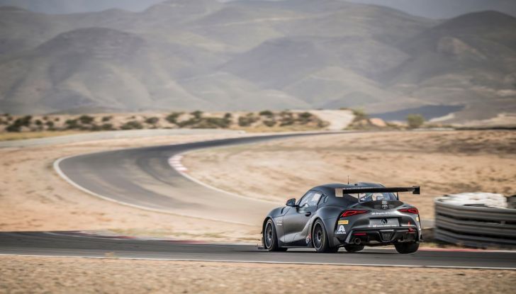 Toyota GR Supra GT4 EVO2: caratteristiche, design, abitacolo, motore, prestazioni e prezzo - Foto 6 di 18