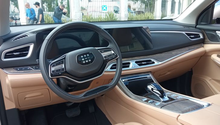 DFSK E5 PHEV e DFSK Glory 600 test drive, prezzi e impressioni di guida - Foto 18 di 30