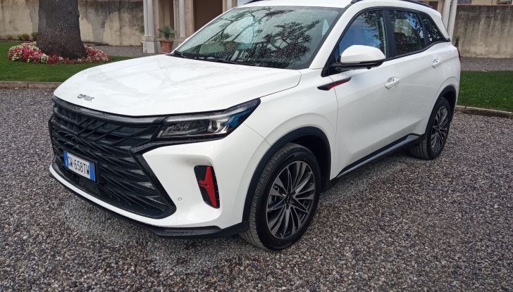 DFSK E5 PHEV e DFSK Glory 600 test drive, prezzi e impressioni di guida - Foto 5 di 30