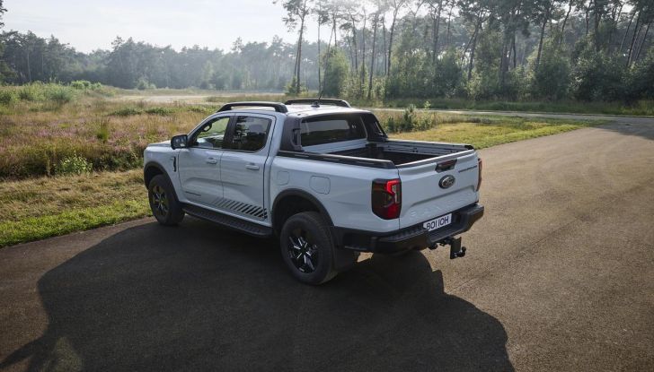 Ford Ranger Plug-In Hybrid: caratteristiche, design, abitacolo, motore, autonomia e disponibilità - Foto 5 di 12