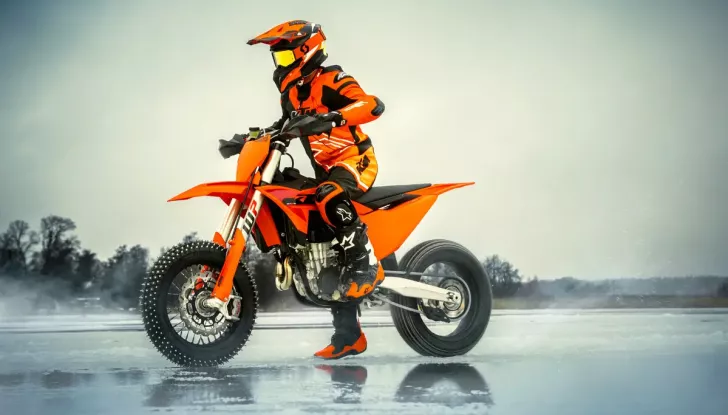 KTM presenta la nuova 450 SMR 2025 - Foto 1 di 8