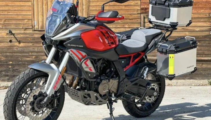 QJ Motor SRT 550 SX: l’adventure di media cilindrata made in Cina - Foto 3 di 13