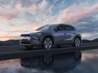 Subaru Solterra 2024: caratteristiche, design, abitacolo, ricarica e prezzi