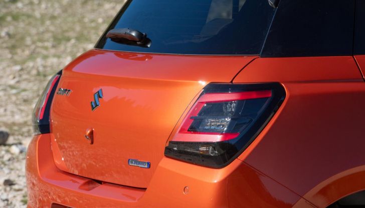 Nuova Suzuki Swift Hybrid 4×4 AllGrip: caratteristiche, design, abitacolo, motore e prezzo - Foto 35 di 122