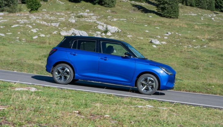 Nuova Suzuki Swift Hybrid 4×4 AllGrip: caratteristiche, design, abitacolo, motore e prezzo - Foto 63 di 122