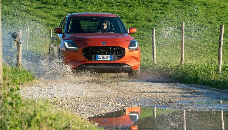 Nuova Suzuki Swift Hybrid 4×4 AllGrip: caratteristiche, design, abitacolo, motore e prezzo - Foto 99 di 122