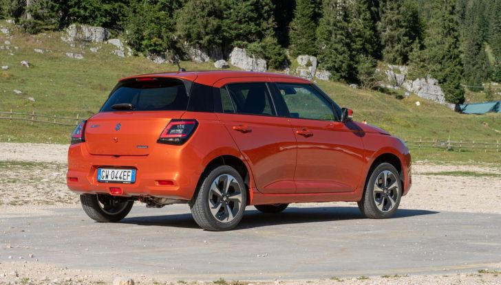Nuova Suzuki Swift Hybrid 4×4 AllGrip: caratteristiche, design, abitacolo, motore e prezzo - Foto 22 di 122