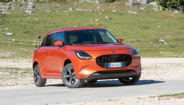 Nuova Suzuki Swift Hybrid 4×4 AllGrip: caratteristiche, design, abitacolo, motore e prezzo - Foto 18 di 122