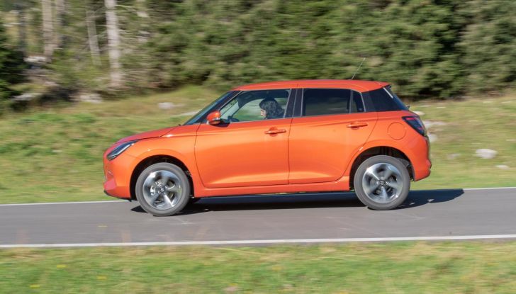 Nuova Suzuki Swift Hybrid 4×4 AllGrip: caratteristiche, design, abitacolo, motore e prezzo - Foto 76 di 122