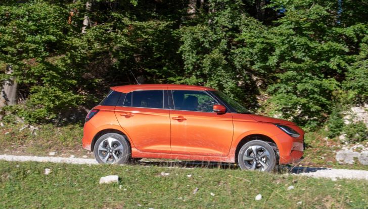 Nuova Suzuki Swift Hybrid 4×4 AllGrip: caratteristiche, design, abitacolo, motore e prezzo - Foto 87 di 122