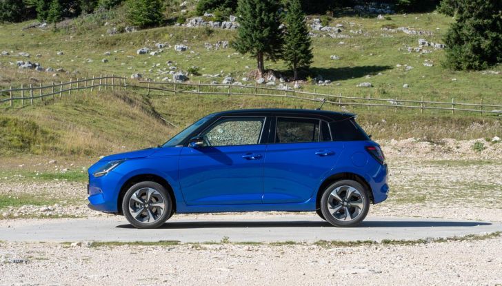 Nuova Suzuki Swift Hybrid 4×4 AllGrip: caratteristiche, design, abitacolo, motore e prezzo - Foto 12 di 122