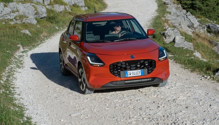 Nuova Suzuki Swift Hybrid 4×4 AllGrip: caratteristiche, design, abitacolo, motore e prezzo - Foto 97 di 122