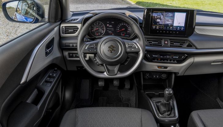 Nuova Suzuki Swift Hybrid 4×4 AllGrip: caratteristiche, design, abitacolo, motore e prezzo - Foto 36 di 122