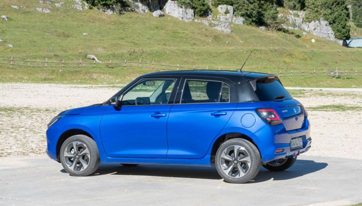 Nuova Suzuki Swift Hybrid 4×4 AllGrip: caratteristiche, design, abitacolo, motore e prezzo - Foto 17 di 122