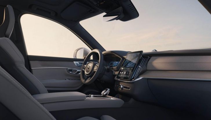 Volvo XC90 2025: caratteristiche, design, abitacolo, motori, versioni e disponibilità - Foto 23 di 36
