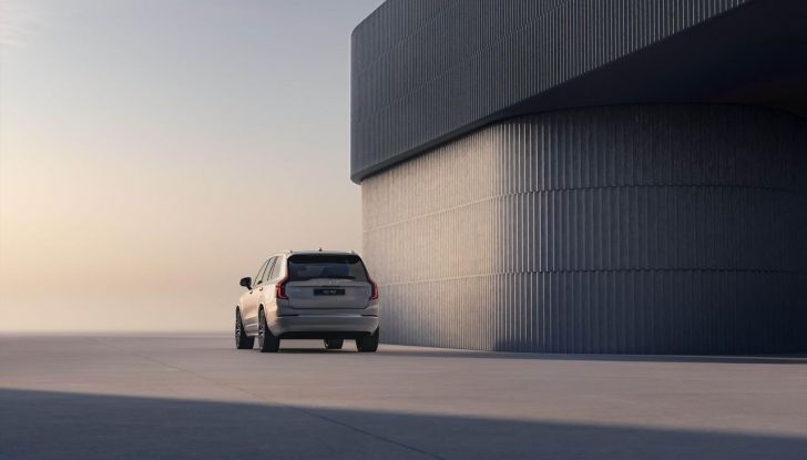 Volvo XC90 2025: caratteristiche, design, abitacolo, motori, versioni e disponibilità - Foto 9 di 36