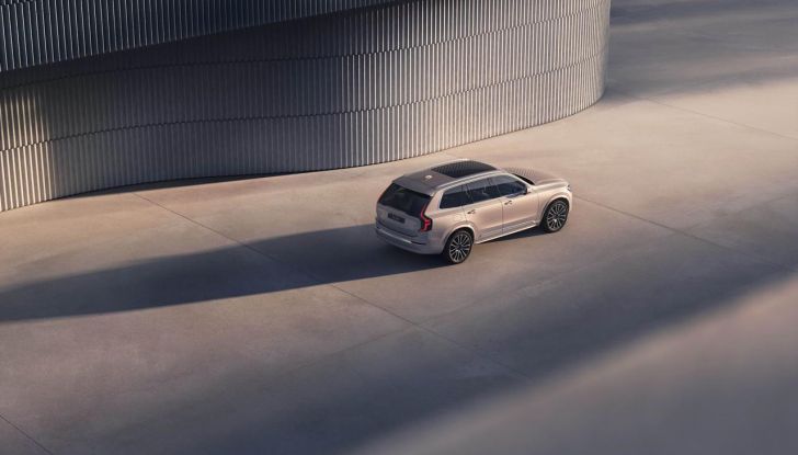 Volvo XC90 2025: caratteristiche, design, abitacolo, motori, versioni e disponibilità - Foto 7 di 36