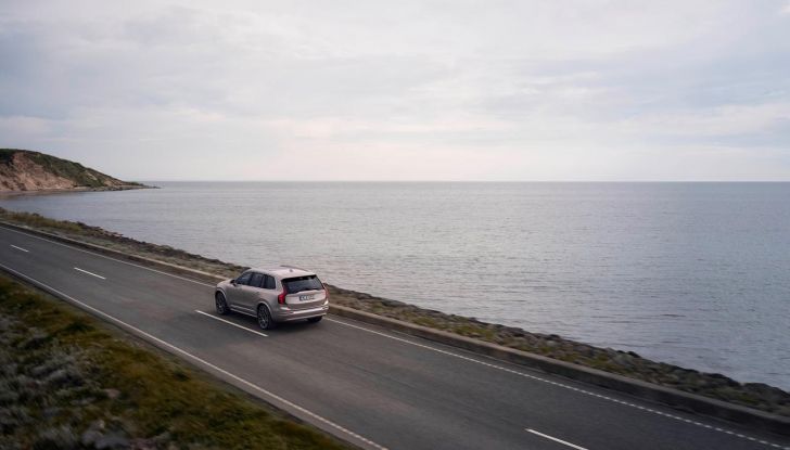 Volvo XC90 2025: caratteristiche, design, abitacolo, motori, versioni e disponibilità - Foto 20 di 36