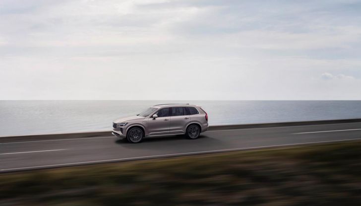 Volvo XC90 2025: caratteristiche, design, abitacolo, motori, versioni e disponibilità - Foto 17 di 36
