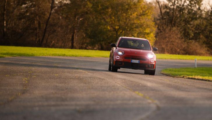 Nuova Abarth 600e: caratteristiche, design, abitacolo, motori, versioni, autonomia e prestazioni - Foto 73 di 131
