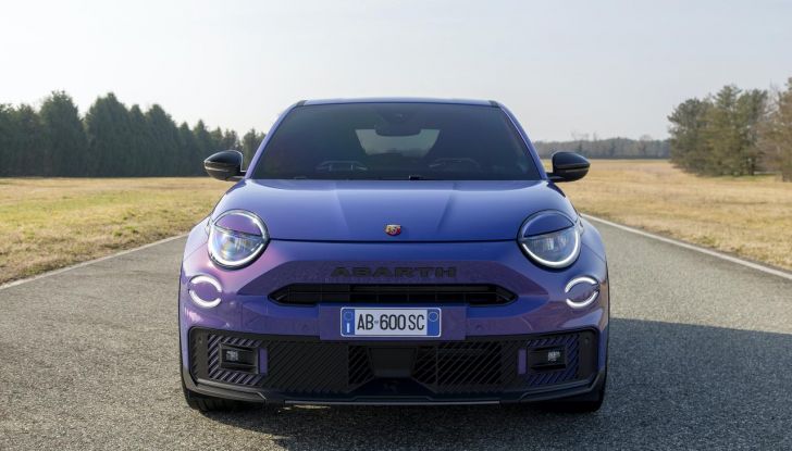 Nuova Abarth 600e: caratteristiche, design, abitacolo, motori, versioni, autonomia e prestazioni - Foto 40 di 131