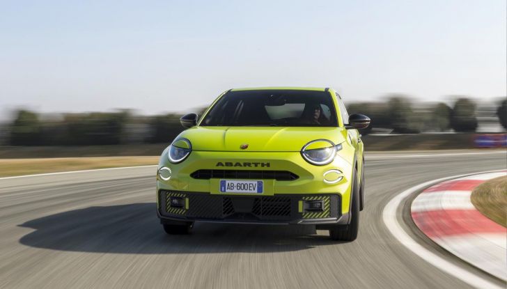 Nuova Abarth 600e: caratteristiche, design, abitacolo, motori, versioni, autonomia e prestazioni - Foto 92 di 131