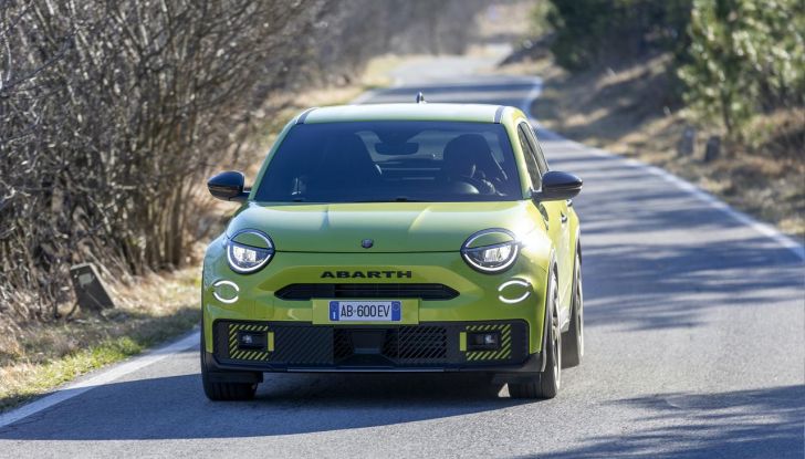 Nuova Abarth 600e: caratteristiche, design, abitacolo, motori, versioni, autonomia e prestazioni - Foto 103 di 131