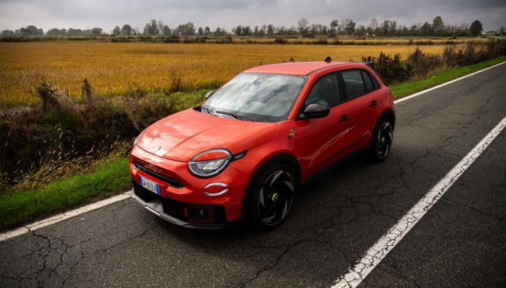 Nuova Abarth 600e: caratteristiche, design, abitacolo, motori, versioni, autonomia e prestazioni - Foto 49 di 131