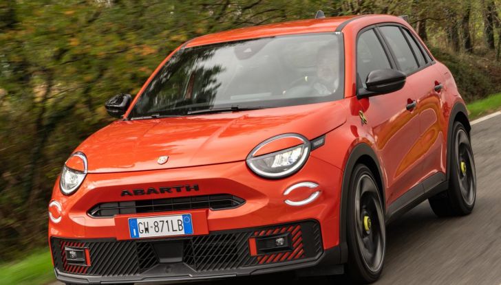 Nuova Abarth 600e: caratteristiche, design, abitacolo, motori, versioni, autonomia e prestazioni - Foto 53 di 131