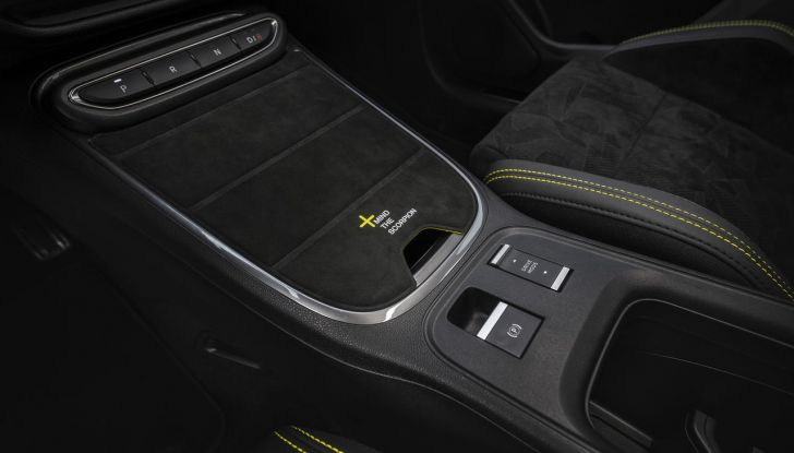 Nuova Abarth 600e: caratteristiche, design, abitacolo, motori, versioni, autonomia e prestazioni - Foto 17 di 131