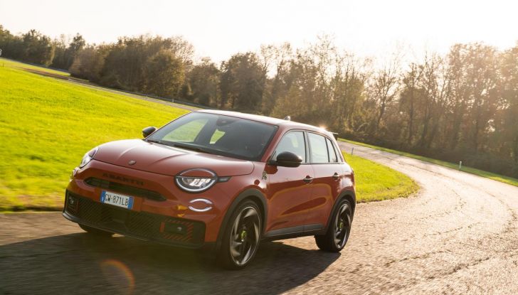 Nuova Abarth 600e: caratteristiche, design, abitacolo, motori, versioni, autonomia e prestazioni - Foto 74 di 131