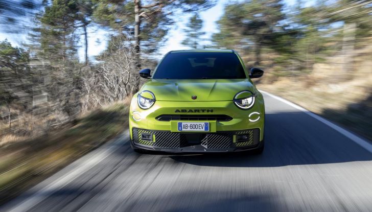 Nuova Abarth 600e: caratteristiche, design, abitacolo, motori, versioni, autonomia e prestazioni - Foto 84 di 131