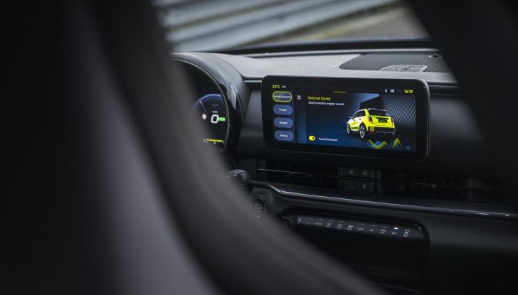 Nuova Abarth 600e: caratteristiche, design, abitacolo, motori, versioni, autonomia e prestazioni - Foto 24 di 131