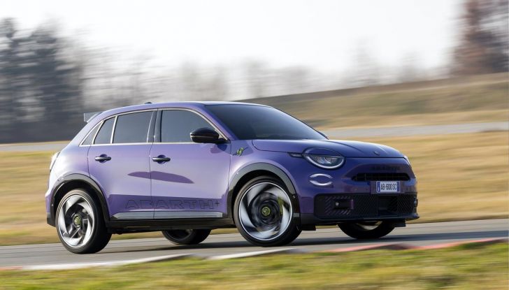 Nuova Abarth 600e: caratteristiche, design, abitacolo, motori, versioni, autonomia e prestazioni - Foto 31 di 131