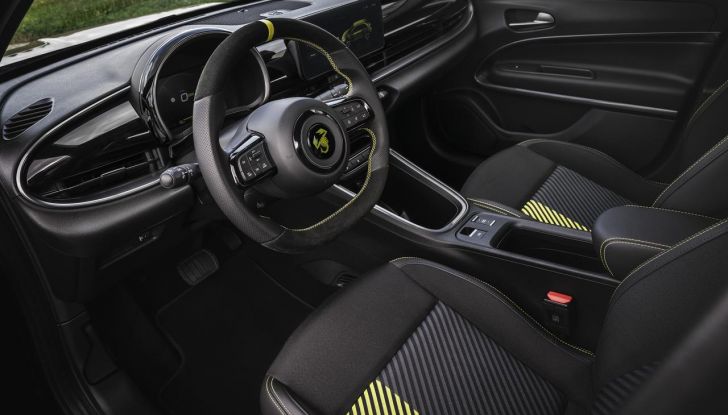 Nuova Abarth 600e: caratteristiche, design, abitacolo, motori, versioni, autonomia e prestazioni - Foto 55 di 131