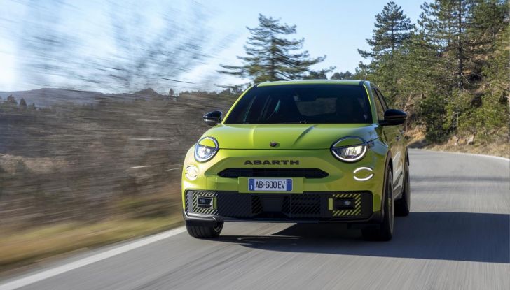 Nuova Abarth 600e: caratteristiche, design, abitacolo, motori, versioni, autonomia e prestazioni - Foto 97 di 131