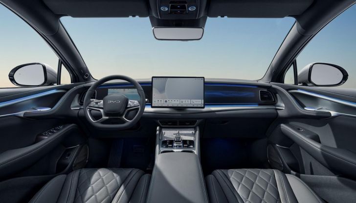BYD Sealion 7: caratteristiche, design, abitacolo, versioni, motori e disponibilità - Foto 18 di 23
