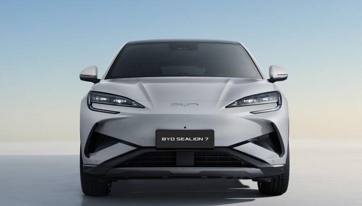 BYD Sealion 7: caratteristiche, design, abitacolo, versioni, motori e disponibilità - Foto 7 di 23