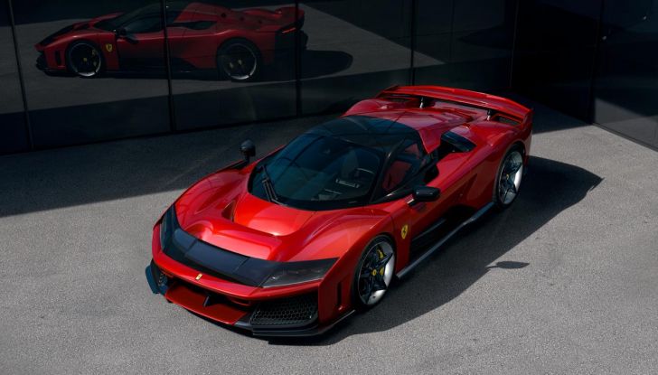Ferrari F80: caratteristiche, design, abitacolo, motori e prestazioni - Foto 2 di 22
