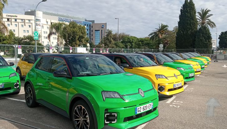 Renault 5 E-Tech Electric: la city car elettrica ora disponibile a partire da 24.900 euro - Foto 1 di 25